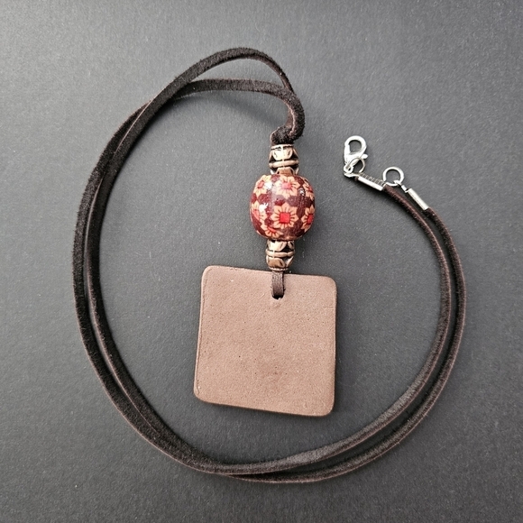 Boho ceramic aromatherapy pendant hand crafted with leather string - Picture 3 of 5